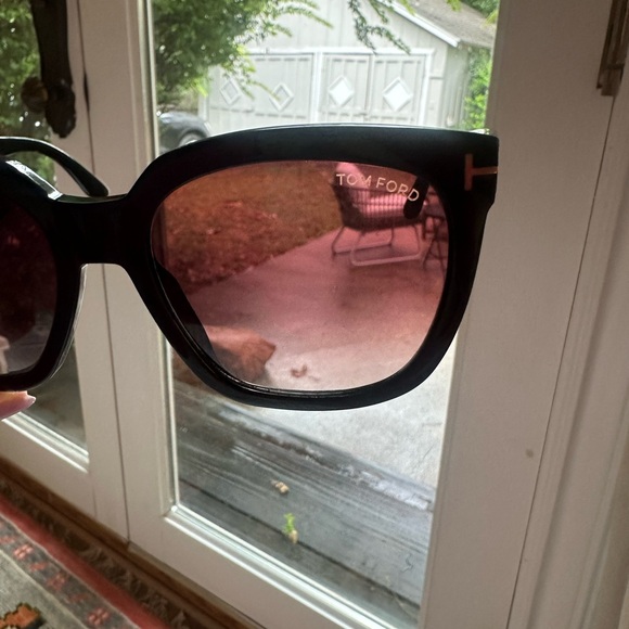 Amarra Tom Ford sunglasses in burgundy/black - Picture 7 of 9